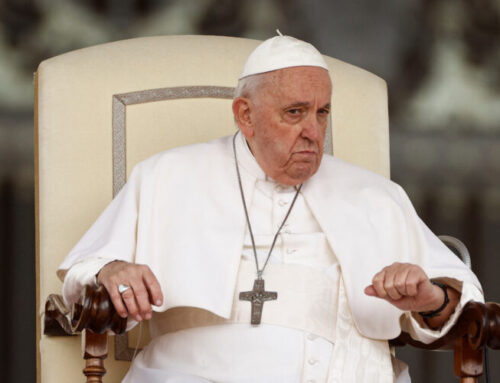 Papa Franjo: Industrija oružja profitira od smrti