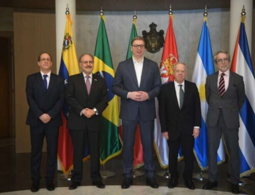 Vučić s ambasadorima južnoameričkih zemalja razgovarao o rezoluciji o genocidu u Srebrenici