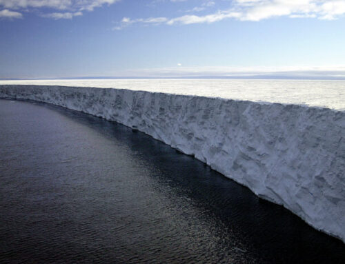 Puca najveći ledeni greben koji je veličine Francuske