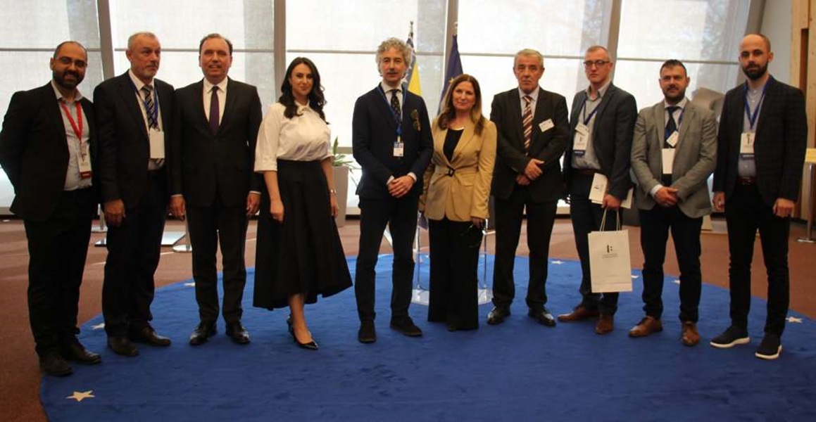 izložba ‘Pod nebom vedre vjere’