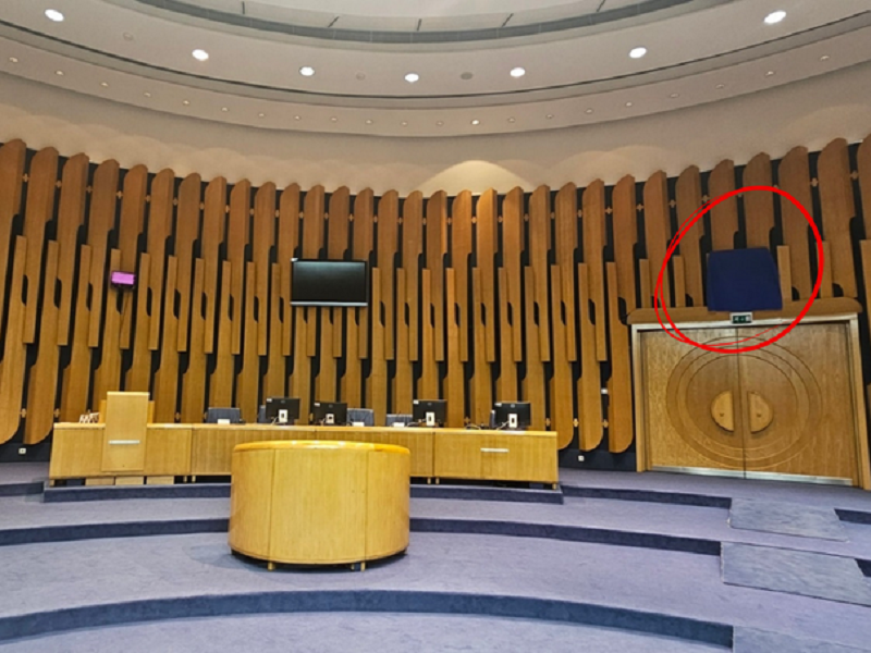 skandal_u_parlamentu_2