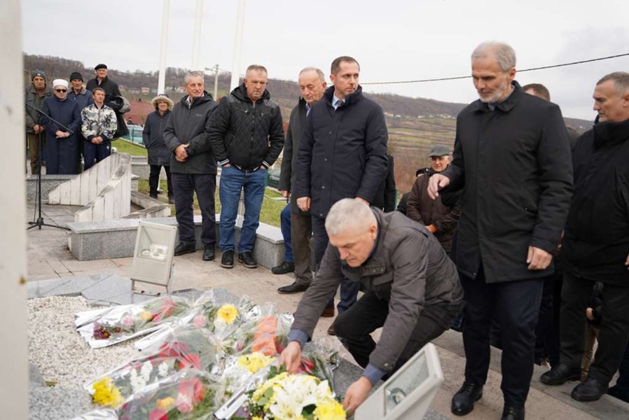 l_044bd995cf8618f604a19cd63ce65790