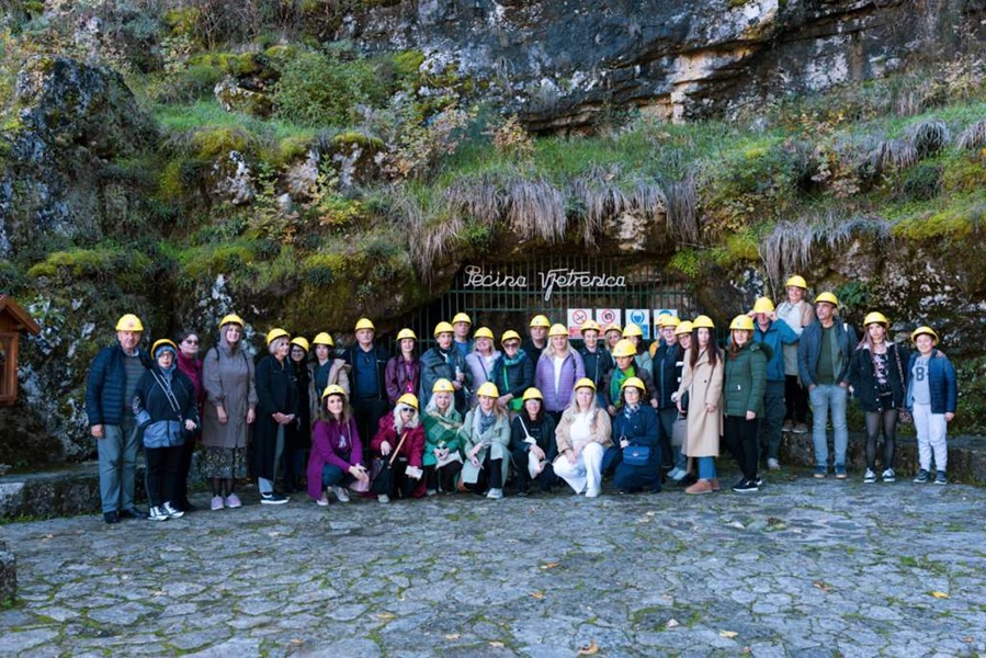 l_a7b8392853a5d4c0c600b0c0c1c4d4e1