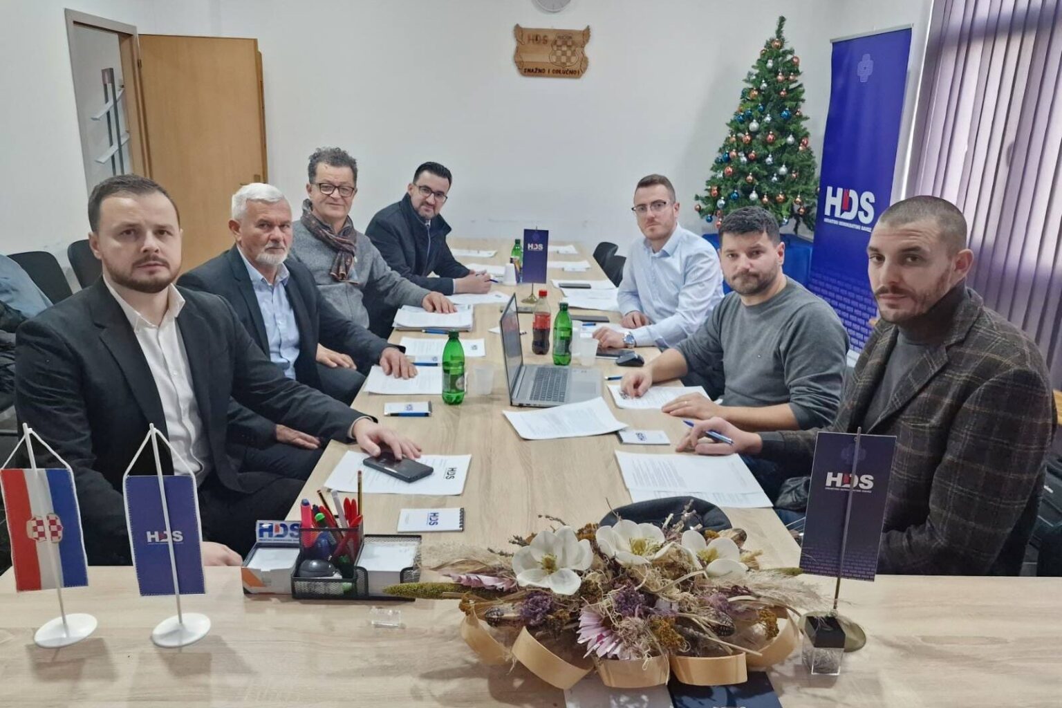 PET HRVATSKIH STRANAKA