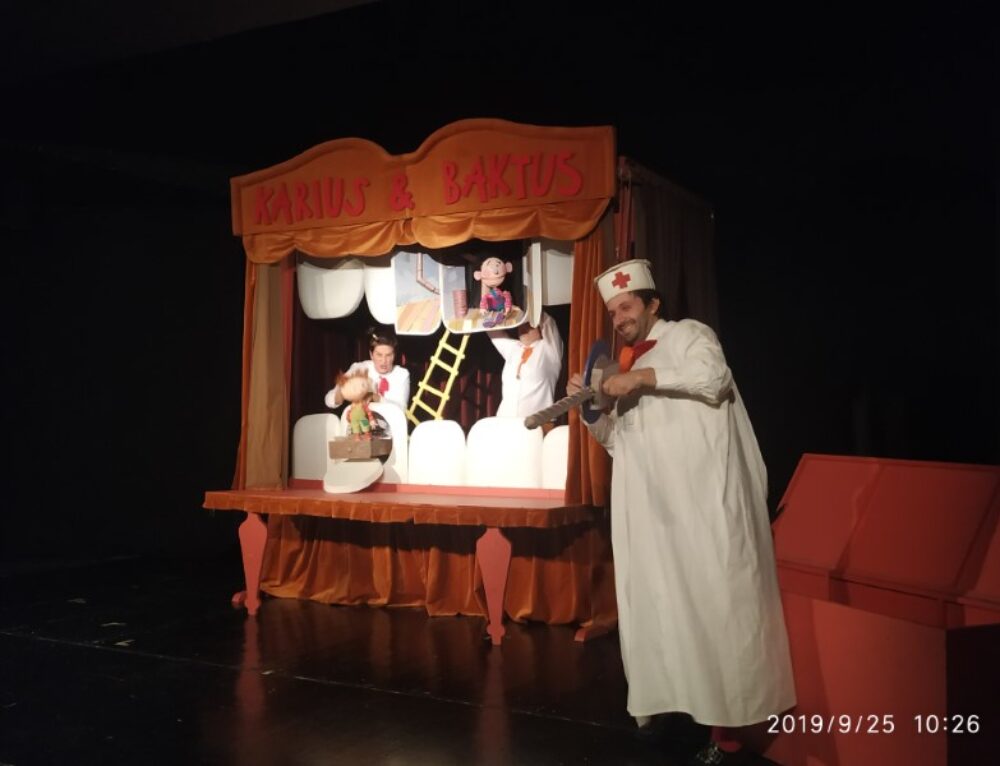 Predstava-Karius-i-Baktus-8-500×383@2x