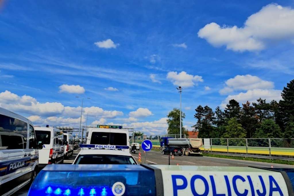 l_d826527e87fb094b7a326a4d10365d39